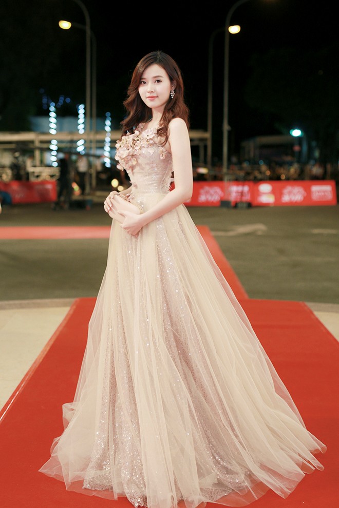 Tuyên bố độc thân, Hà Hồ, Midu ngày càng sexy thế tình cũ có tiếc? - 11