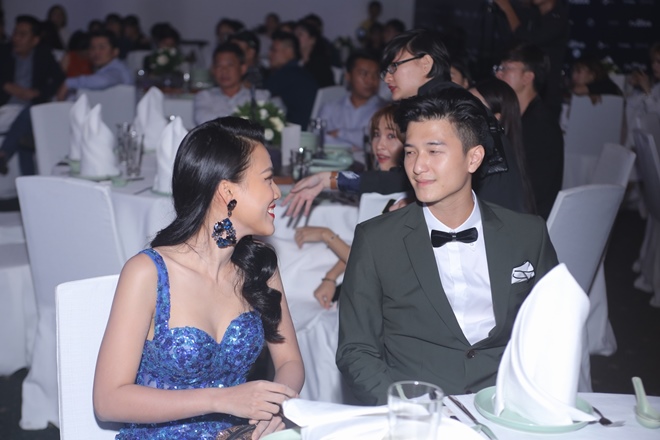 Huỳnh Anh, Hoàng Oanh ngồi bên nhau thân mật hậu chia tay - 2