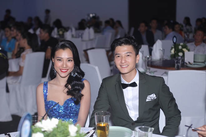 Huỳnh Anh, Hoàng Oanh ngồi bên nhau thân mật hậu chia tay - 3