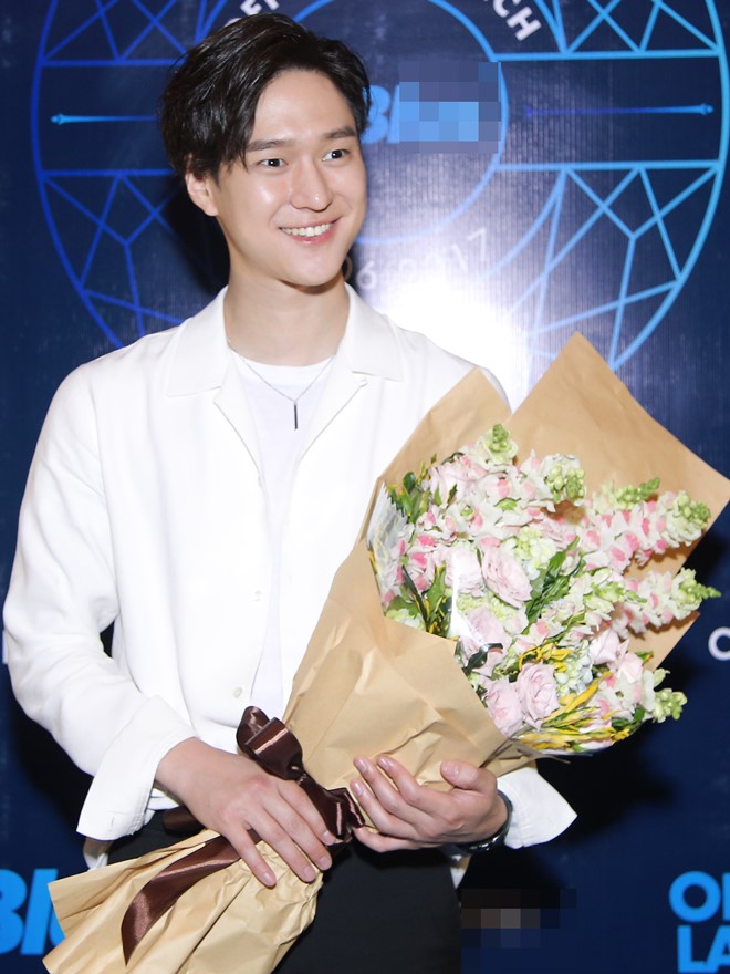 Huỳnh Anh, Hoàng Oanh ngồi bên nhau thân mật hậu chia tay - 5