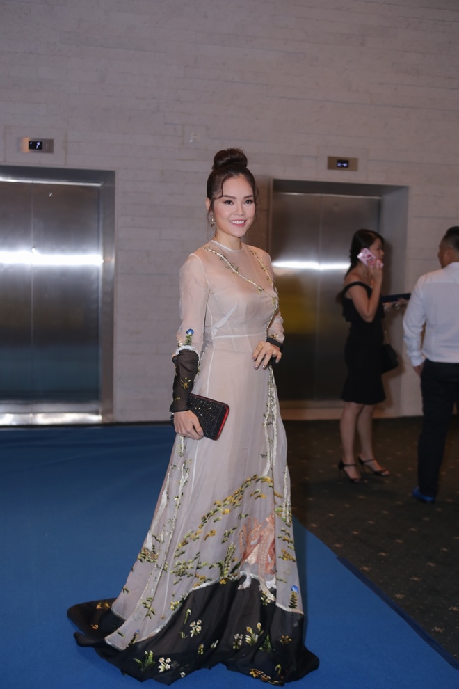 Huỳnh Anh, Hoàng Oanh ngồi bên nhau thân mật hậu chia tay - 10