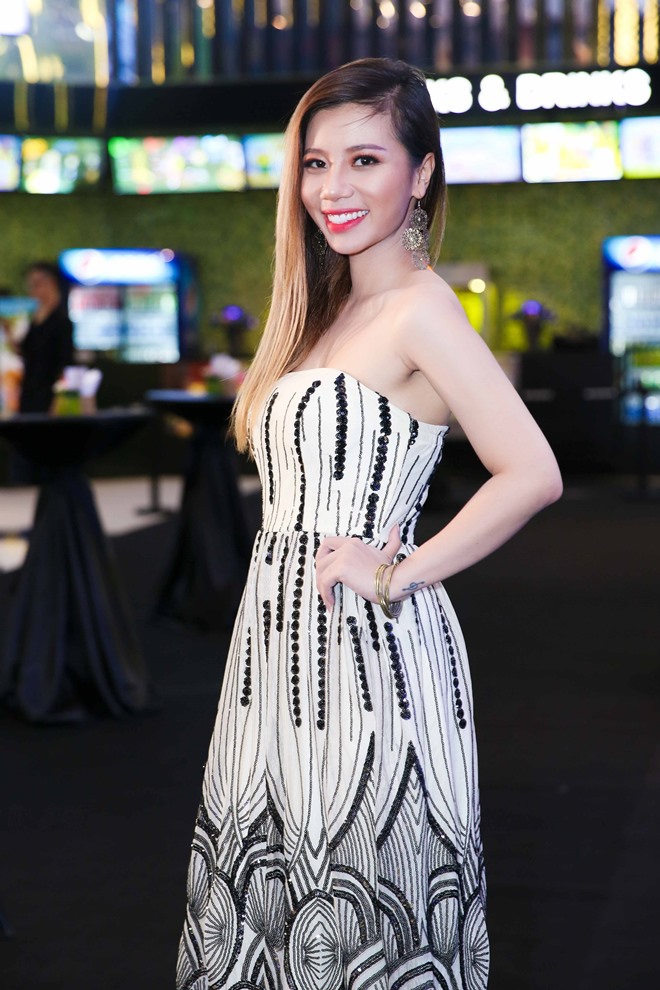 Trường Giang, Nhã Phương tình tứ diện đồ đôi đi xem phim - 5