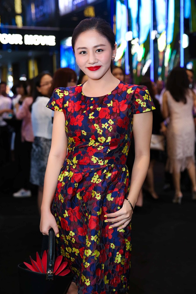 Trường Giang, Nhã Phương tình tứ diện đồ đôi đi xem phim - 9