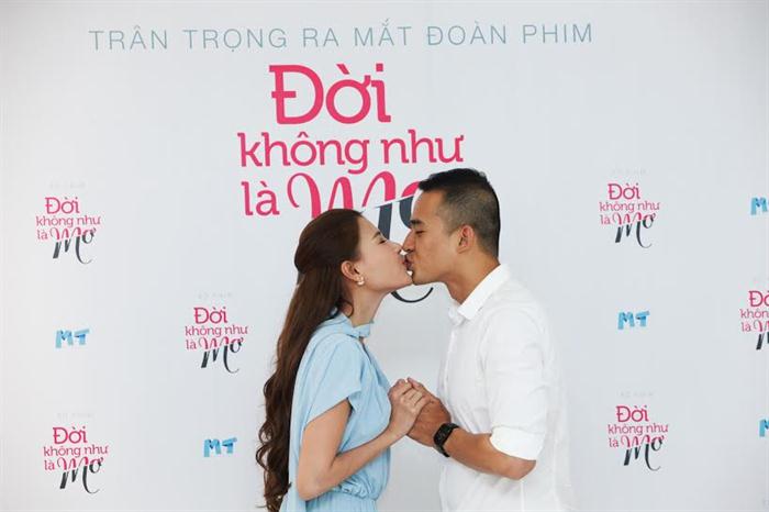 Thúy Diễm táo bạo thế này bảo sao Lương Thế Thành không rời nửa bước - 12