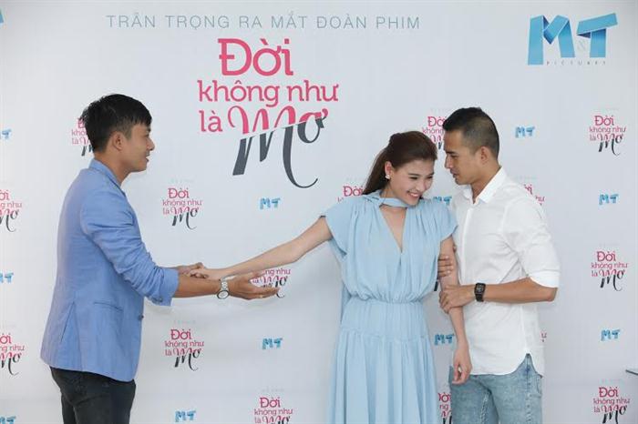 Thúy Diễm táo bạo thế này bảo sao Lương Thế Thành không rời nửa bước - 15