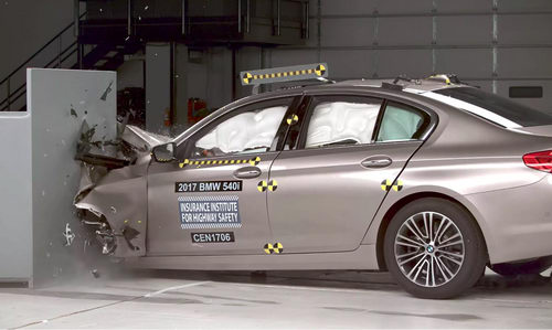 BMW 5-Series 2017 an toàn hơn các đối thủ - 1