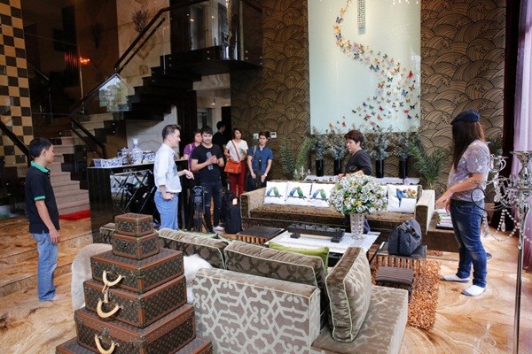 Cát-xê Hoài Linh, Việt Hương thế nào sau thời chỉ mua đủ ổ bánh mỳ? - 12