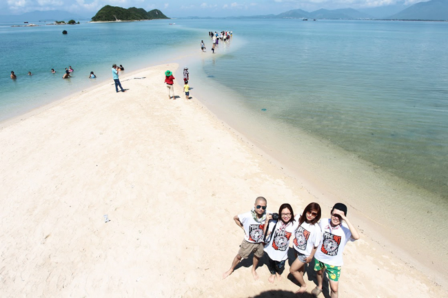 Điệp Sơn (hay còn gọi là Hòn Bịp) là một dãy gồm 3 hòn đảo nhỏ, nằm chơi vơi trong vùng biển thuộc vịnh Vân Phong, tỉnh Khánh Hòa.