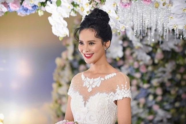 Mới đây, người đẹp được yêu thích nhất” của cuộc thi Hoa hậu Hoàn Vũ 2015 - Sang Lê đã tổ chức tiệc cưới với doanh nhân Việt Anh.