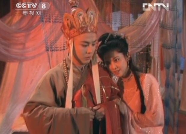Những cảnh quay thân mật của Đường Tăng và nữ vương Tây Lương khiến nhiều người phải "đỏ mặt".