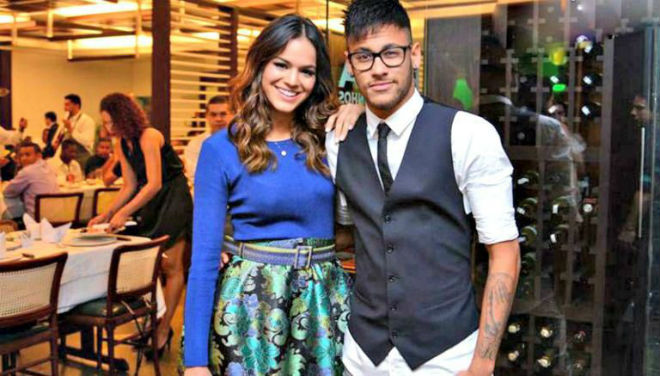 Bị Messi &#34;bỏ rơi&#34;, Neymar &#34;đuổi bắt&#34; với hot girl xinh như mộng - 3