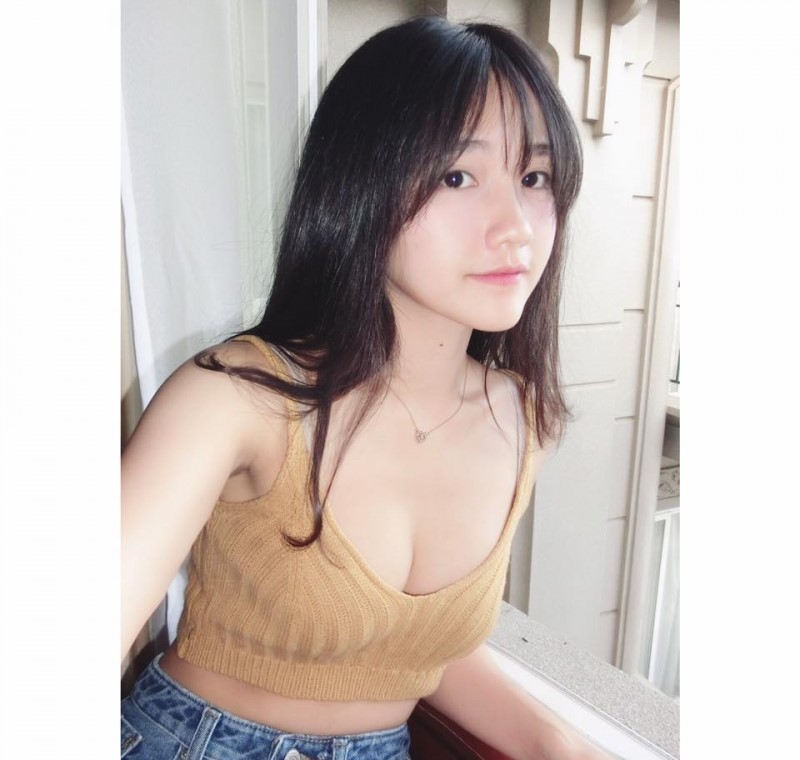 "Người yêu" Đan Trường diện bikini giỡn sóng khiến anh em "gục ngã" - 7