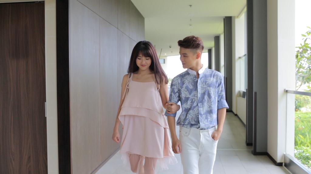 "Người yêu" Đan Trường diện bikini giỡn sóng khiến anh em "gục ngã" - 4