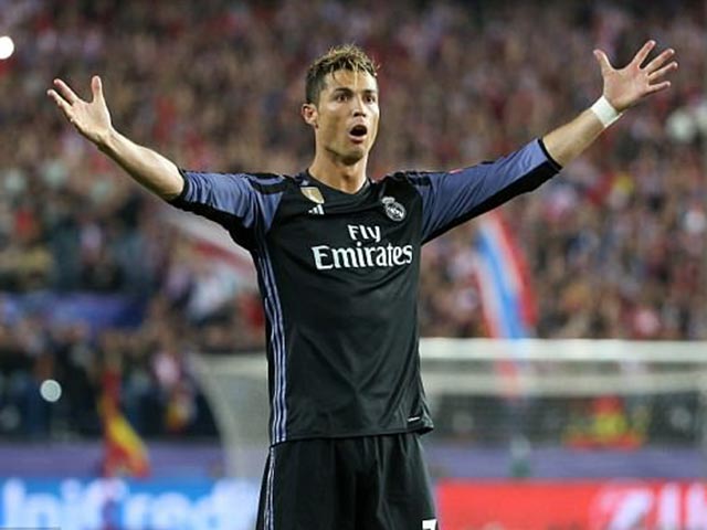Số 9 Ronaldo: Siêu cáo già trong khu cấm địa