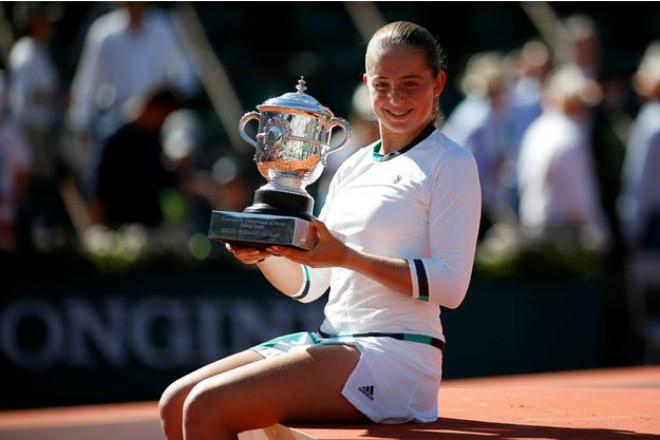 Nữ hoàng mới Roland Garros: Thần tượng Serena, suýt là vũ công - 1