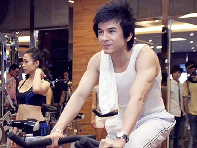 Ngấp nghé U50, ngoài Đan Trường, Hoài Linh cũng là "soái ca" cơ bắp - 3