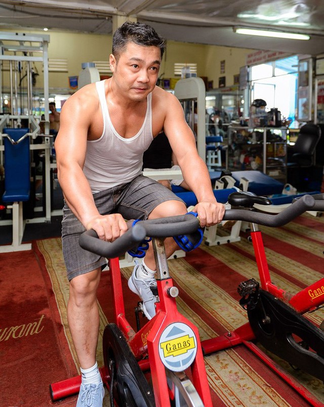 Ngấp nghé U50, ngoài Đan Trường, Hoài Linh cũng là "soái ca" cơ bắp - 11