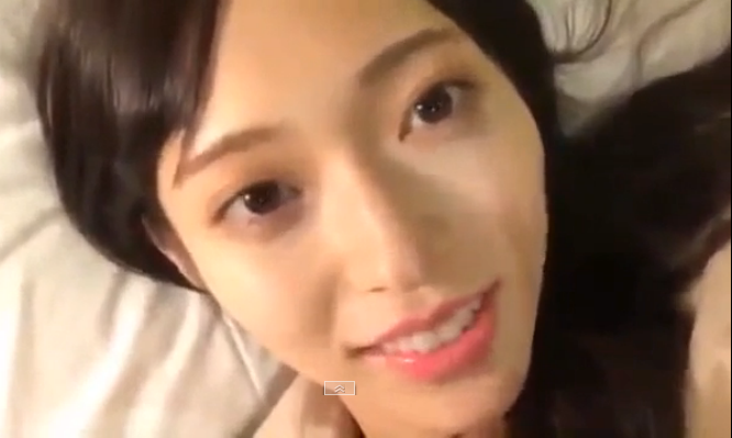 Mỹ nữ lạm dụng livestream: Người hớ hênh muối mặt, kẻ bị chửi gạ tình - 11