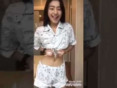 Mỹ nữ lạm dụng livestream: Người hớ hênh muối mặt, kẻ bị chửi gạ tình - 15