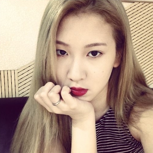 Mỹ nữ lạm dụng livestream: Người hớ hênh muối mặt, kẻ bị chửi gạ tình - 3