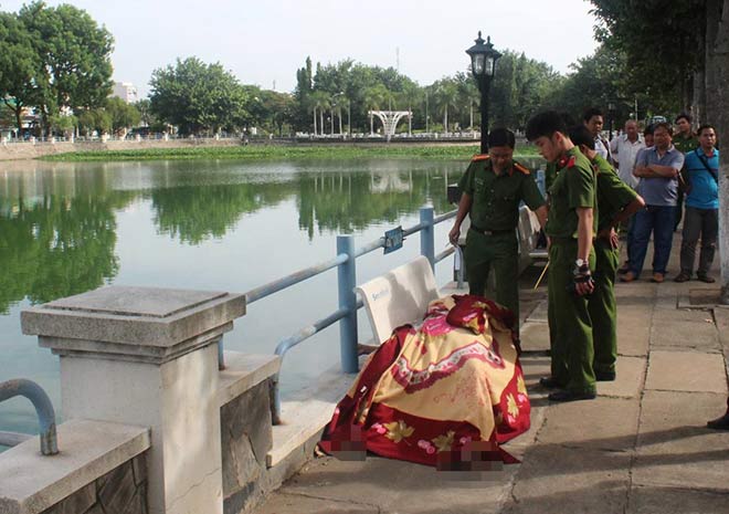 Hoảng hồn phát hiện xác người trên ghế đá công viên, đầu có vết thương - 2