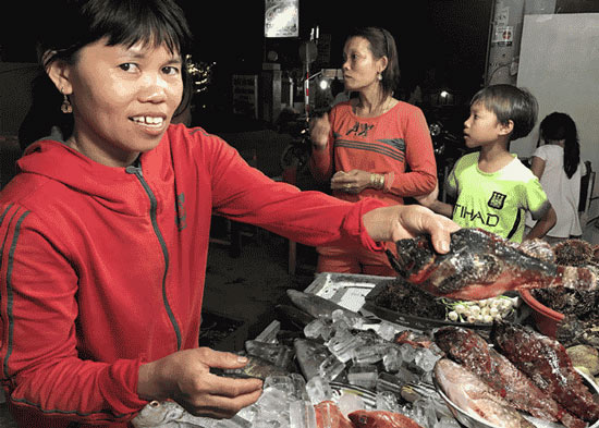 Săn cá &#34;nhìn phát ghê, ăn lại mê&#34;: Chỉ ngư dân lành nghề mới dám - 2