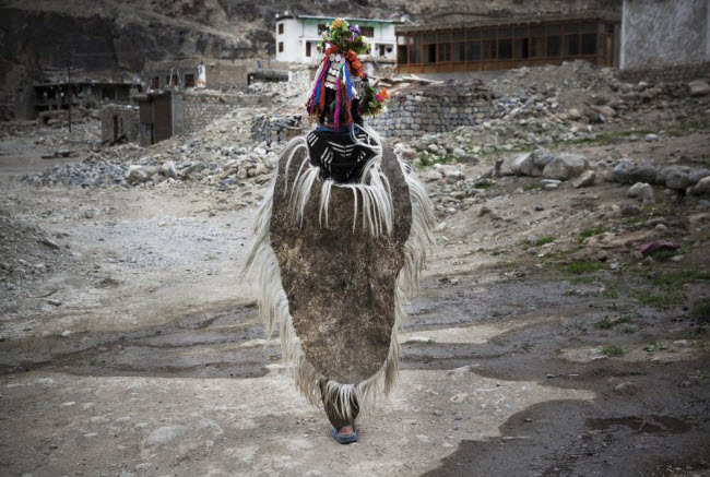 Bí ẩn về bộ tộc thoải mái đổi vợ sống trên dãy Himalayas - 11