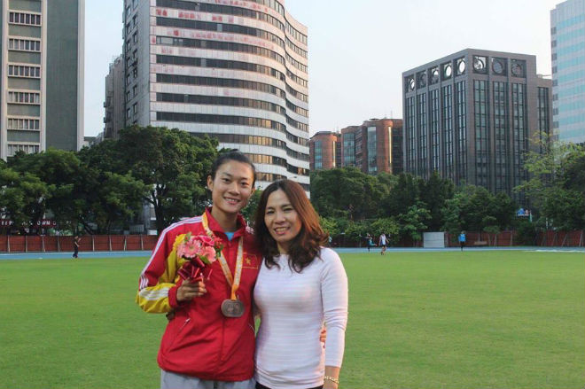 Tin thể thao HOT 12/6: Lê Tú Chinh giành HCV 100m, phá sâu kỷ lục - 1