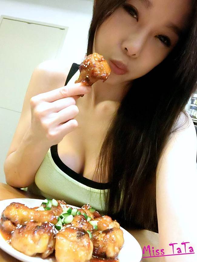 Hot girl Tata rất thích nấu ăn và thường xuyên khoe các món ăn của mình trên mạng xã hội. 