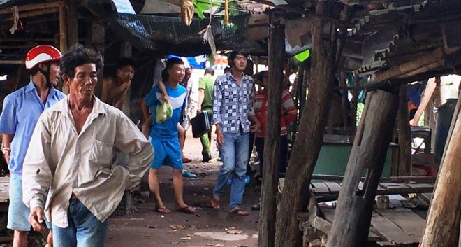 Thanh niên vác dao chém loạn xạ giữa chợ, 1 người chết - 2