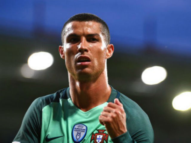 Ronaldo 4 lần trốn thuế, sắp lĩnh án tù 7 năm: Rộ tin tháo chạy về MU