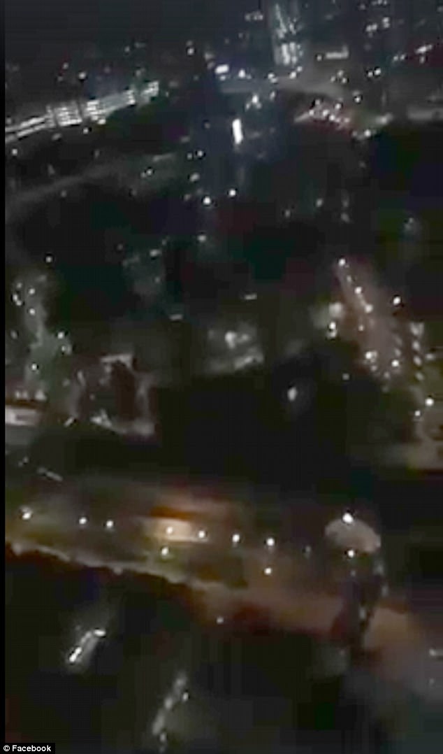 Phát trực tiếp video từ trong tòa nhà cháy kinh dị ở Anh - 2