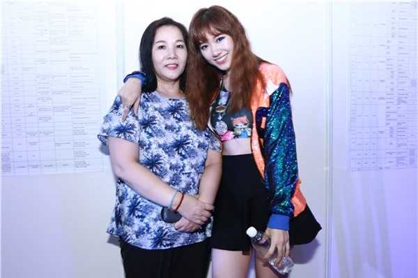 Mẹ vợ xinh đẹp lại chiều chuộng hết mực khiến Trấn Thành muốn "ở rể" - 4