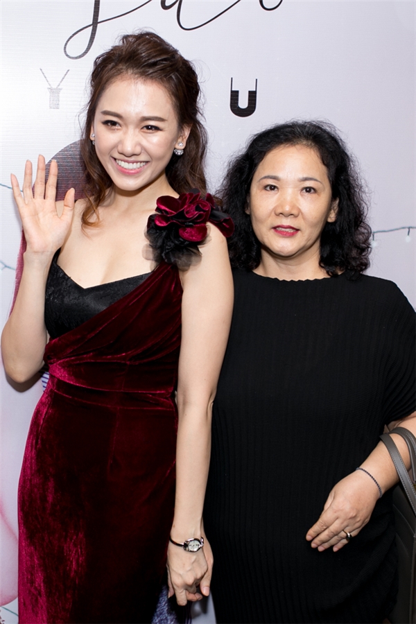 Mẹ vợ xinh đẹp lại chiều chuộng hết mực khiến Trấn Thành muốn "ở rể" - 8