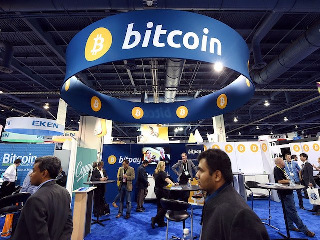 Tiền ảo Bitcoin rớt giá không phanh, nhà đầu tư lo sốt vó
