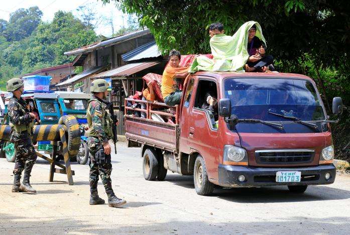 IS dùng súng chống tăng, bom xăng đánh quân Philippines - 3