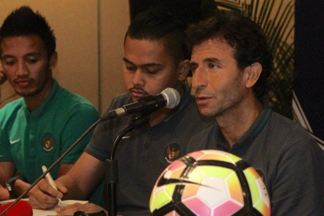 Tuyển Zola, Maldini, Beckham... lấy vàng SEA Games - 3