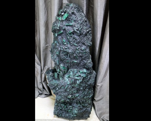 Brazil: Đào được viên đá 6.900 tỉ, suốt ngày lo bị giết - 3