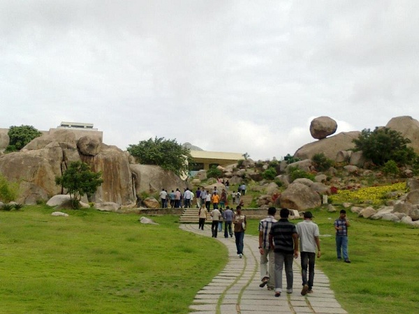 &#34;Soi&#34; trường đại học tuyển sinh khắt khe nhất thế giới - 2