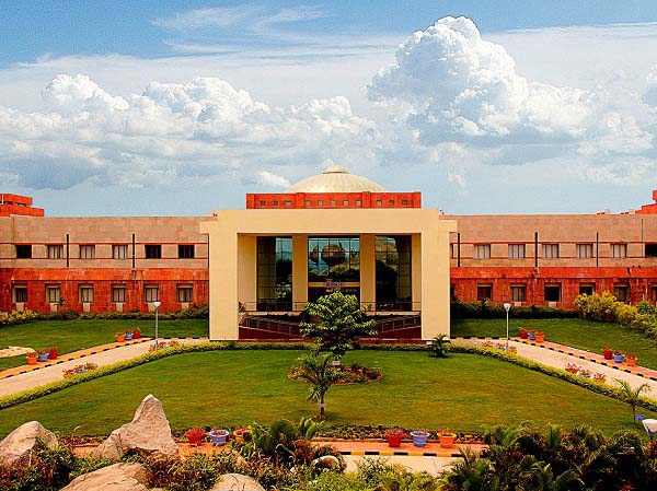 &#34;Soi&#34; trường đại học tuyển sinh khắt khe nhất thế giới - 7