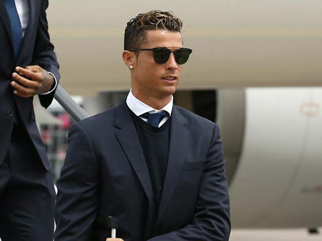 Thuyết âm mưu Ronaldo đòi rời Real: Vòi tiền, hay bị 