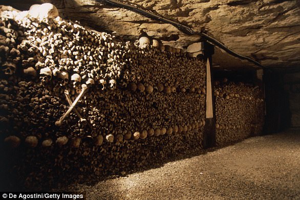 2 thiếu niên Pháp lạc 3 ngày dưới hầm mộ có 6 triệu hài cốt - 1
