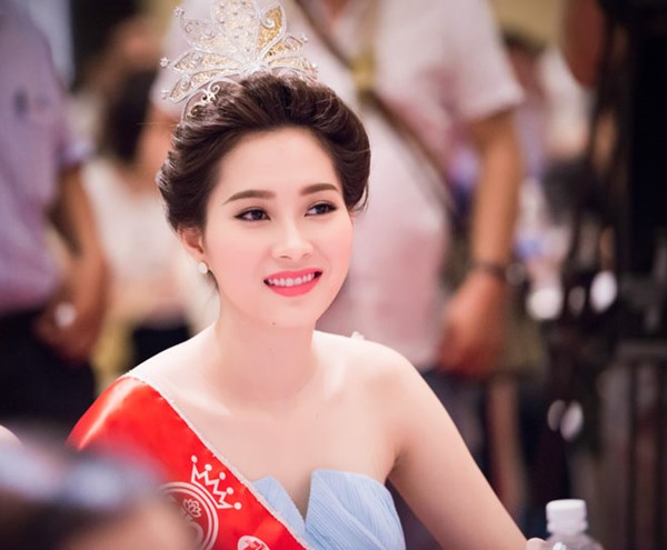 Hoa hậu Mỹ Linh, Thu Thảo cát-xê cao ngất vẫn ở nhà tập thể, căn hộ đơn sơ - 13