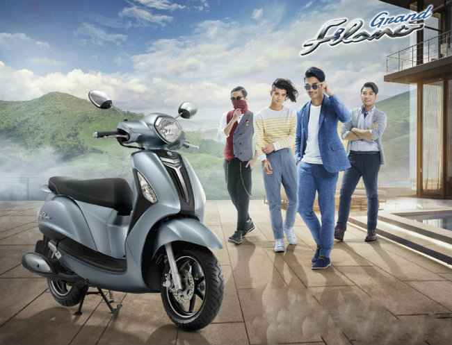 Yamaha Thái Lan vừa chính thức giới thiệu mẫu xe ga thế hệ mới Grand Filano. Cùng với sự thay đổi về diện mạo, lần này Yamaha còn bổ sung thêm các màu sắc mới cho gia đình Grand Filano để tăng thêm dáng vẻ hiện đại và trẻ trung.