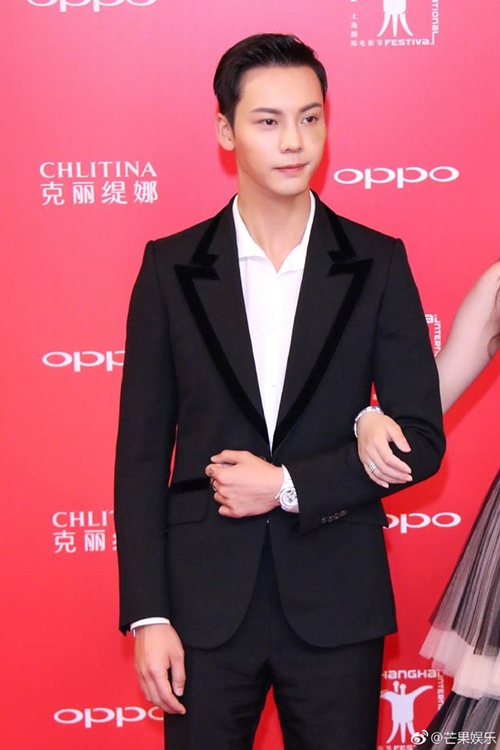 Lưu Diệc Phi đẹp lấn át Châu Tấn, Dương Mịch trên thảm đỏ - 15