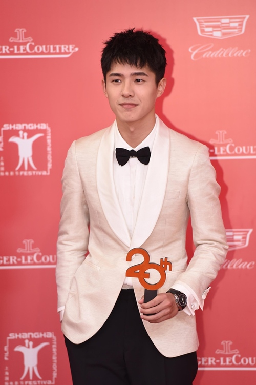 Lưu Diệc Phi đẹp lấn át Châu Tấn, Dương Mịch trên thảm đỏ - 3