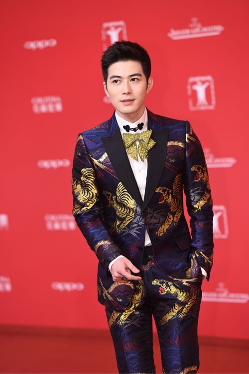 Lưu Diệc Phi đẹp lấn át Châu Tấn, Dương Mịch trên thảm đỏ - 4