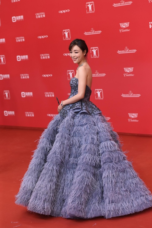 Lưu Diệc Phi đẹp lấn át Châu Tấn, Dương Mịch trên thảm đỏ - 12