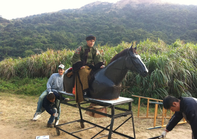 Soái ca cưỡi ngựa của các nàng mê phim cổ trang Trung Quốc là đây.