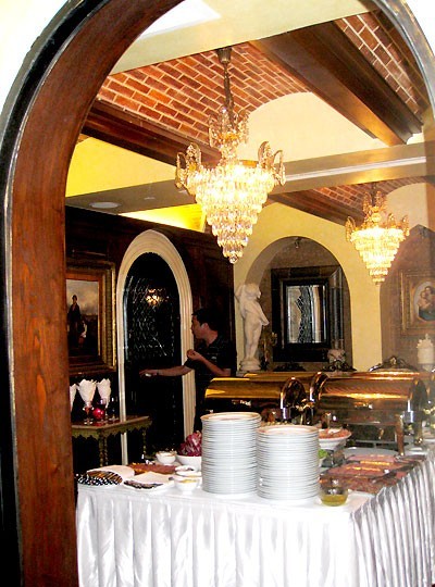 Thực hư bên trong biệt thự của 2 hoa hậu "giàu nhất Việt Nam" - 12